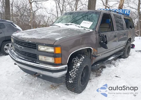 1997 Chevrolet Suburban 1500 z USA, uszkodzony, nr VIN 3GNFK16R5VG193532